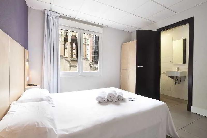 Room, Putxet by Gaiarooms, Barcelona