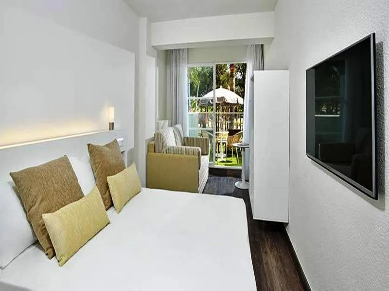 Room, Sol Palmanova-Mirlos Tordos, Majorca
