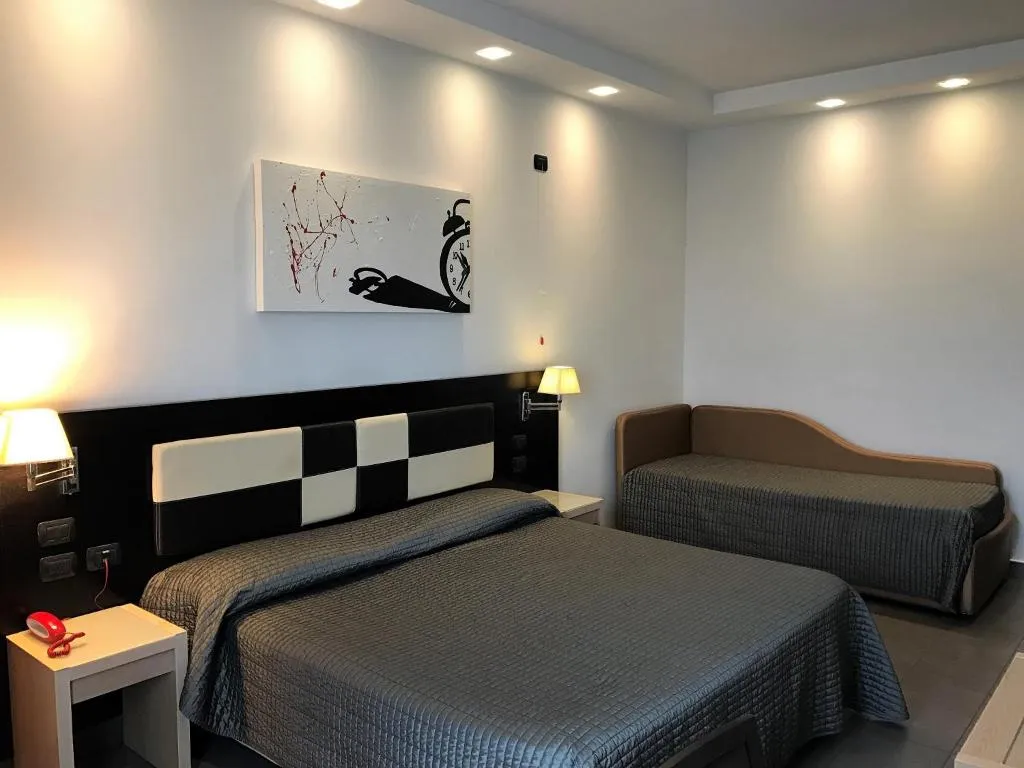 TRIPLE STANDARD Room, Visagi, Naples