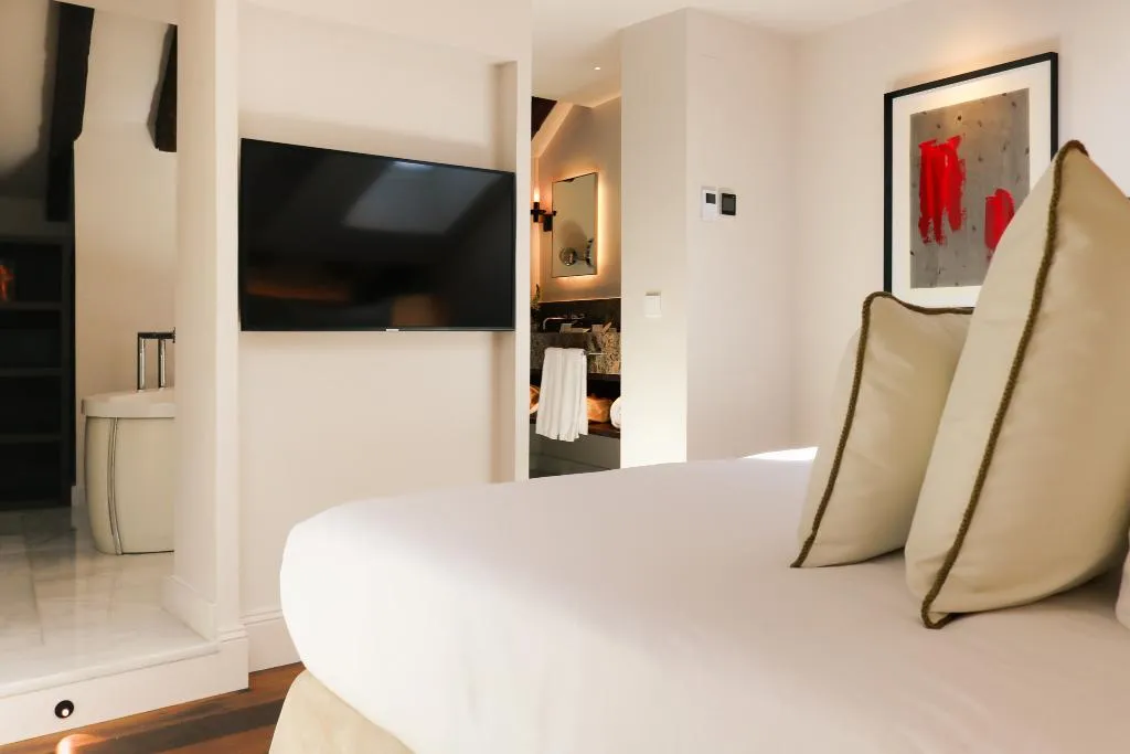 JUNIOR SUITE STANDARD Room, Hospes Puerta de Alcalá, Madrid
