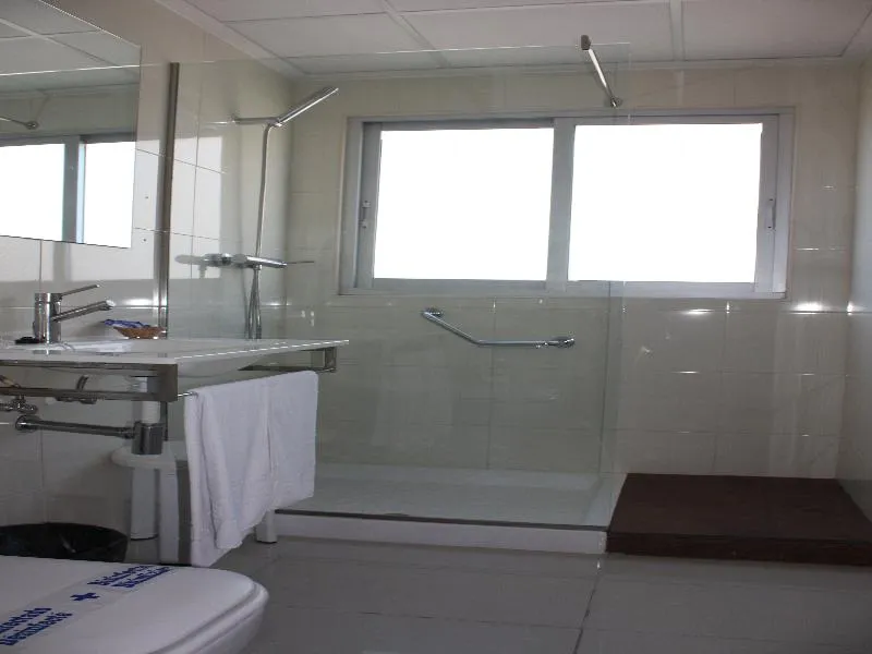 Room, Porto, Valencia
