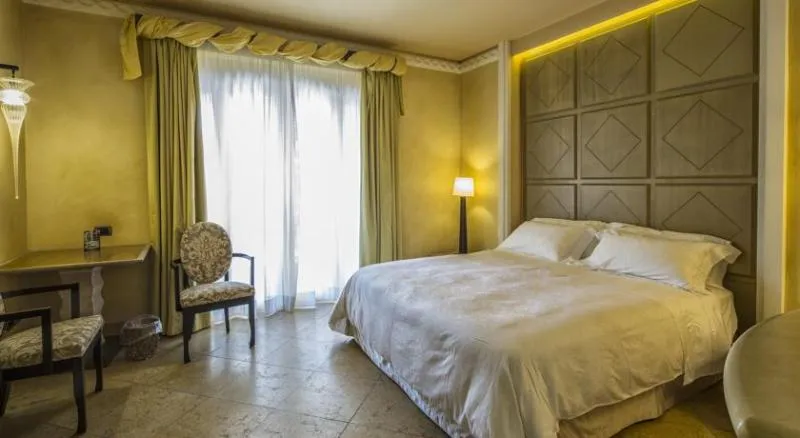 DOUBLE CLASSIC Room, Romano Palace, Catania