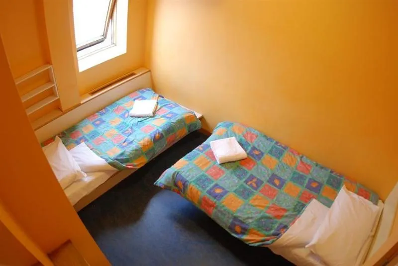 TWIN WITH SHARED BATHROOM Room, Avalon House Hostel, Dublin