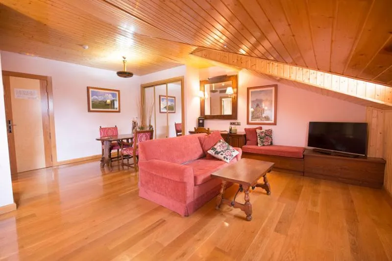 JUNIOR SUITE DELUXE ONE BED Room, Hospederia La Canada, Madrid