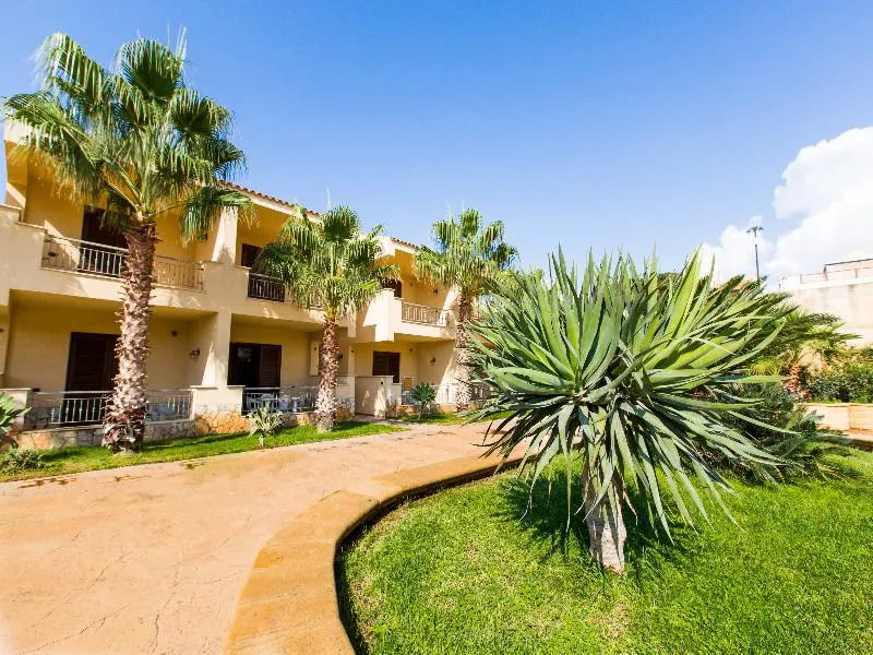 APARTMENT CAPACITY 4 Room, Triscinamare Hotel Residence, Palermo