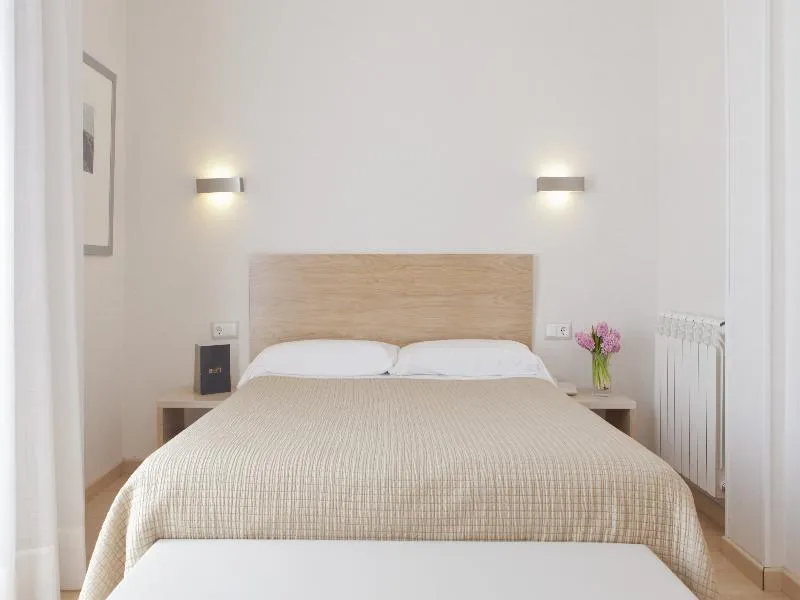 Room, Regente, Madrid