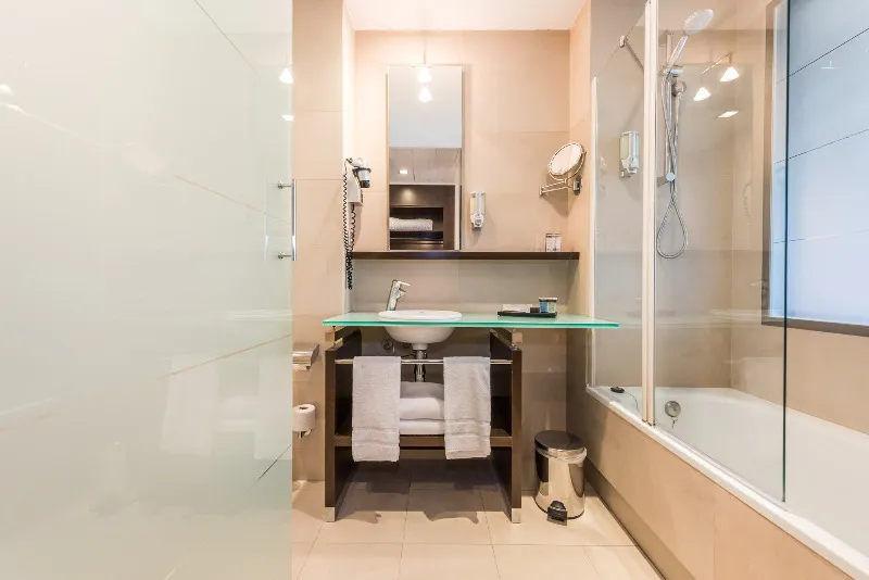 DOUBLE SINGLE USE STANDARD Room, Mercader, Madrid
