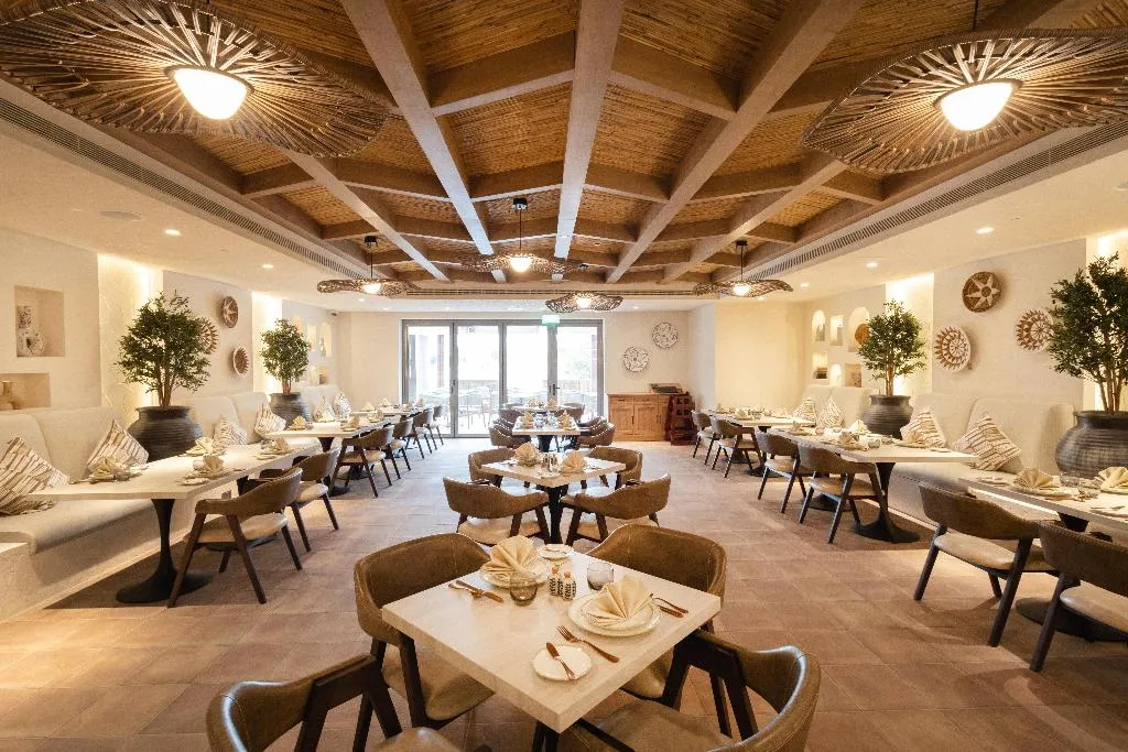 Restaurant, Th8 Palm Dubai Beach Resort Vignette Collection, Dubai