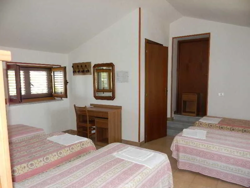 APARTMENT CAPACITY 5 Room, Oasi Madre Della Pace, Naples