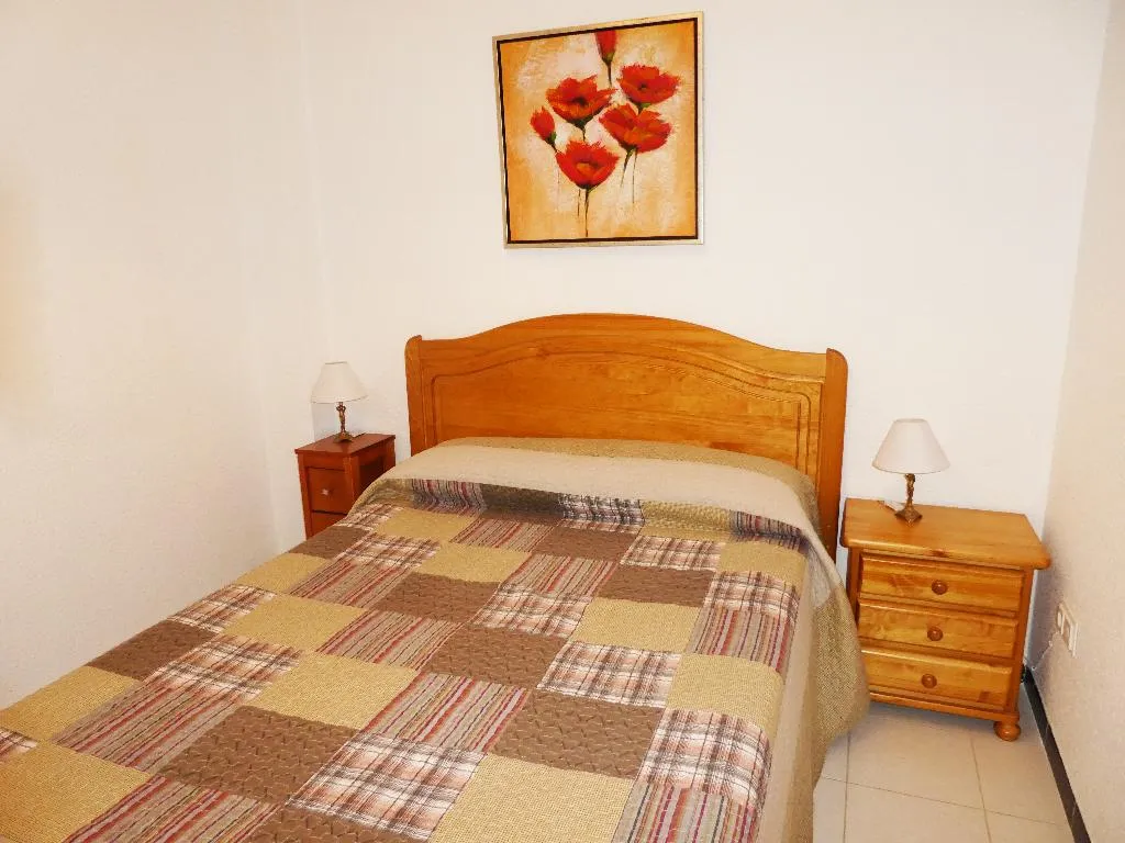APARTMENT CAPACITY 6 TWO BEDROOMS Room, Apartamentos Surfing3000, Valencia