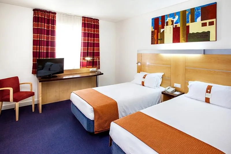 Double or Twin STANDARD Room, Holiday Inn Express Lisbon-Oeiras, Lisbon