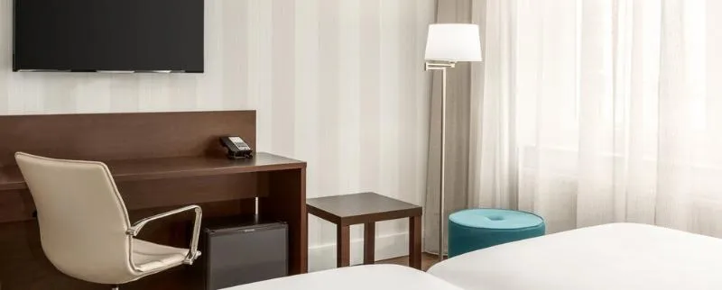 TRIPLE WITH VIEWS Room, NH City Centre Amsterdam, Amsterdam