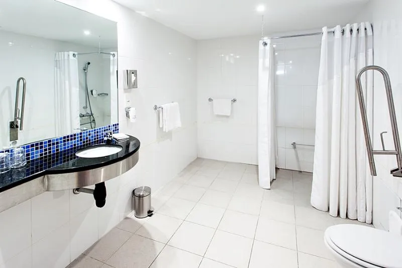 Double or Twin STANDARD Room, Holiday Inn Express Lisbon-Oeiras, Lisbon