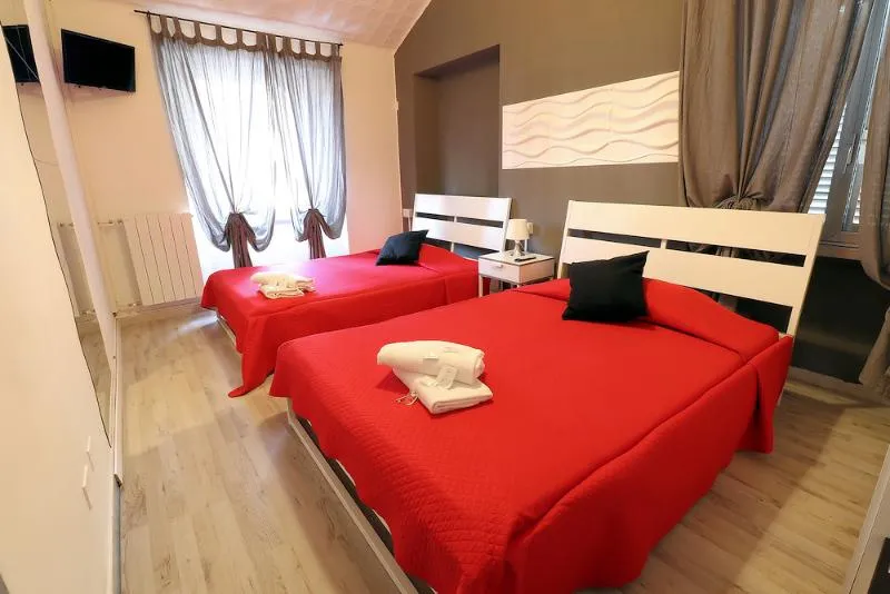 QUADRUPLE ECONOMY WITH SHARED BATHROOM Room, Guest House Minas, Milan