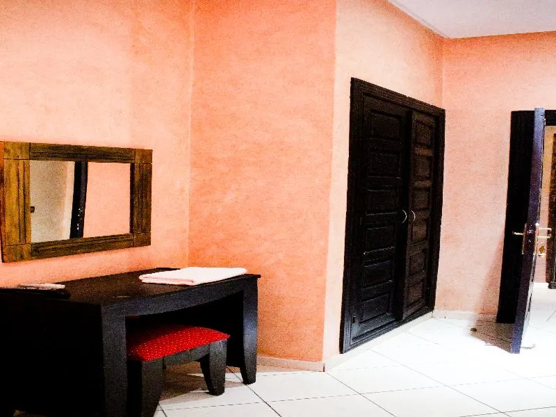 Room, Ennasma, Casablanca