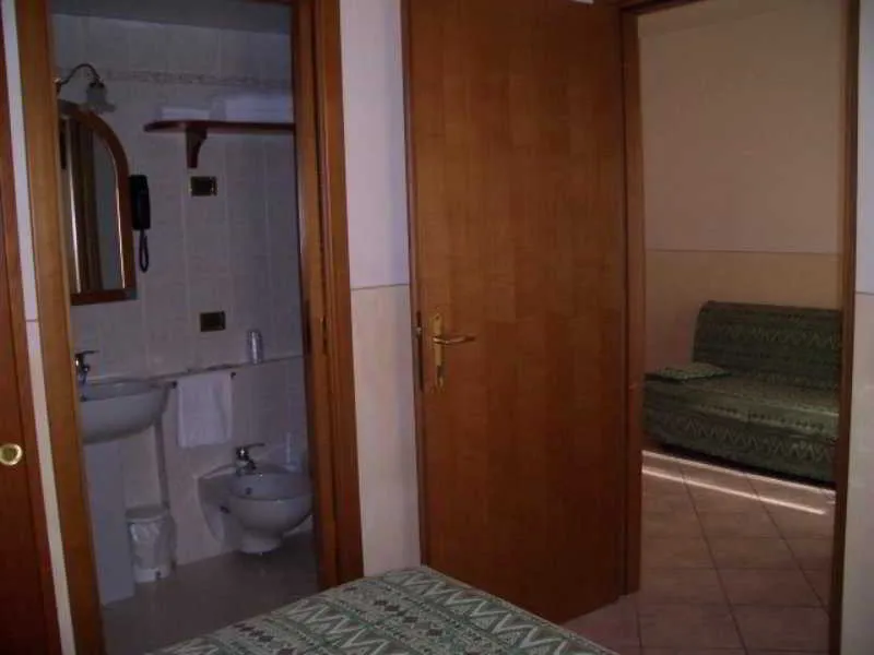 Room, Corte Regina, Milan