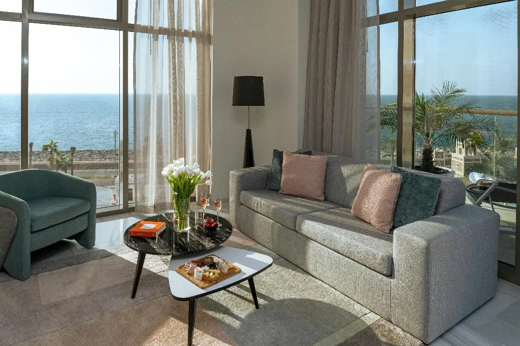 SUITE WITH KITCHENETTE Room, Th8 Palm Dubai Beach Resort Vignette Collection, Dubai
