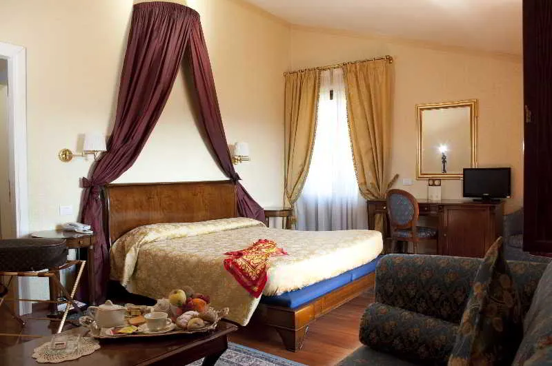 Room, Bramante, Perugia