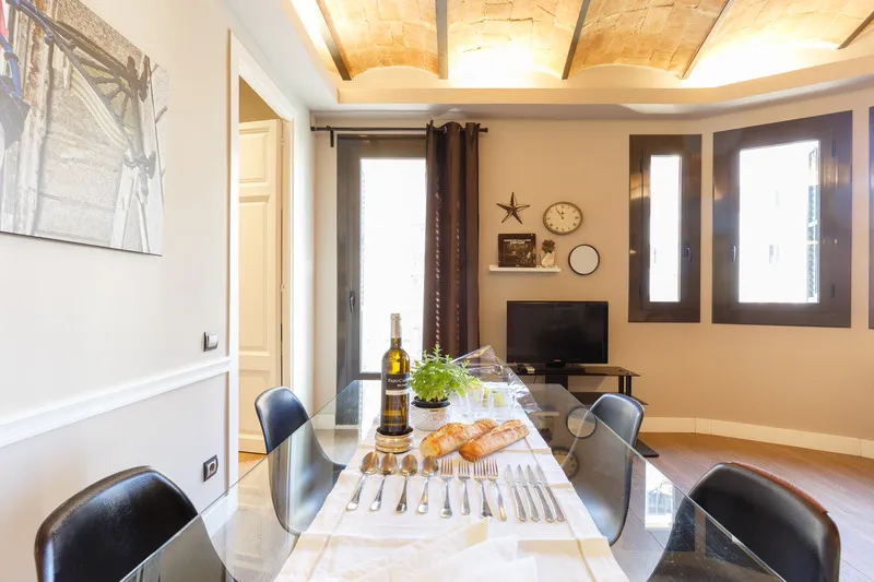 APARTMENT CAPACITY 6 Room, AinB Eixample-Miro Apartments, Barcelona