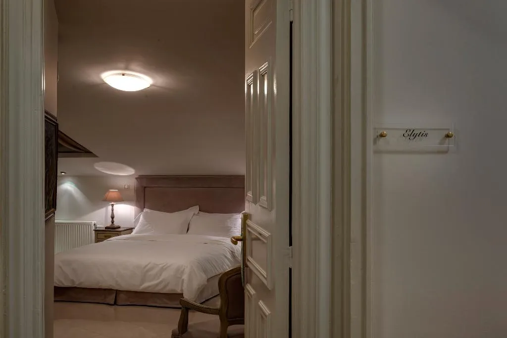 Room STANDARD Room, Home & Poetry, Athens
