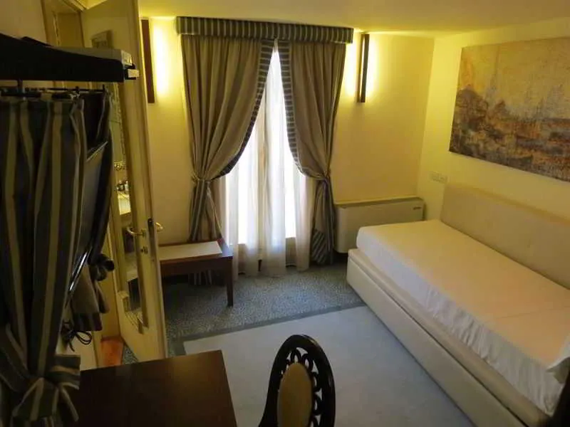 Room, Dei Dragomanni, Venice