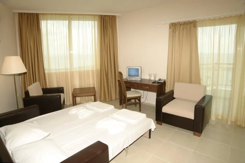 Room, Glarus, Varna