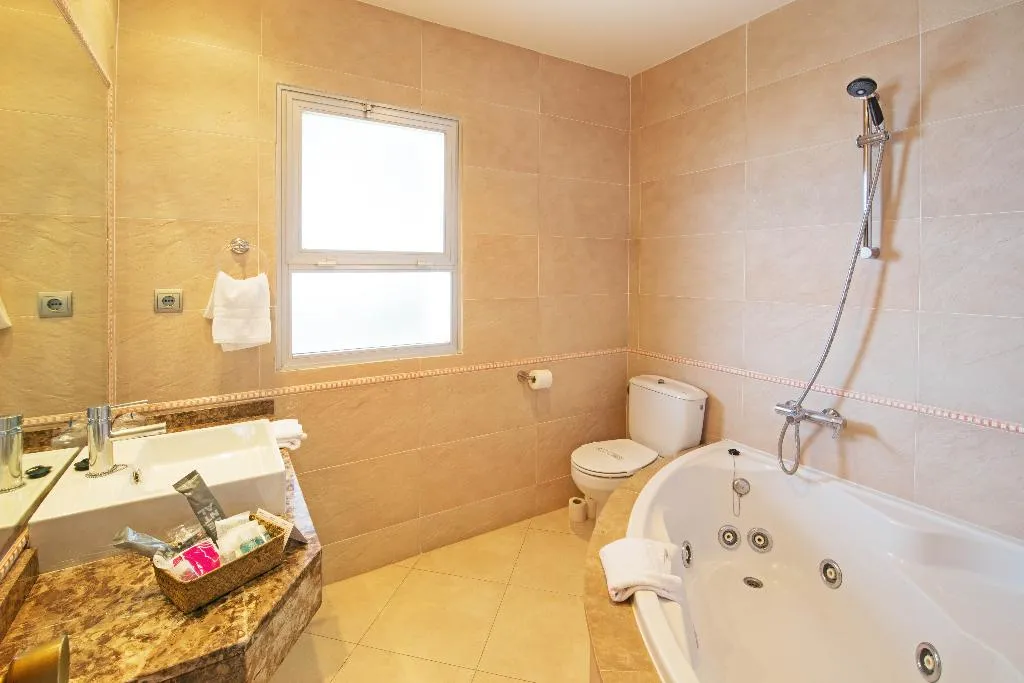 DOUBLE SINGLE USE SEA VIEW Room, Montjoi, Costa Brava