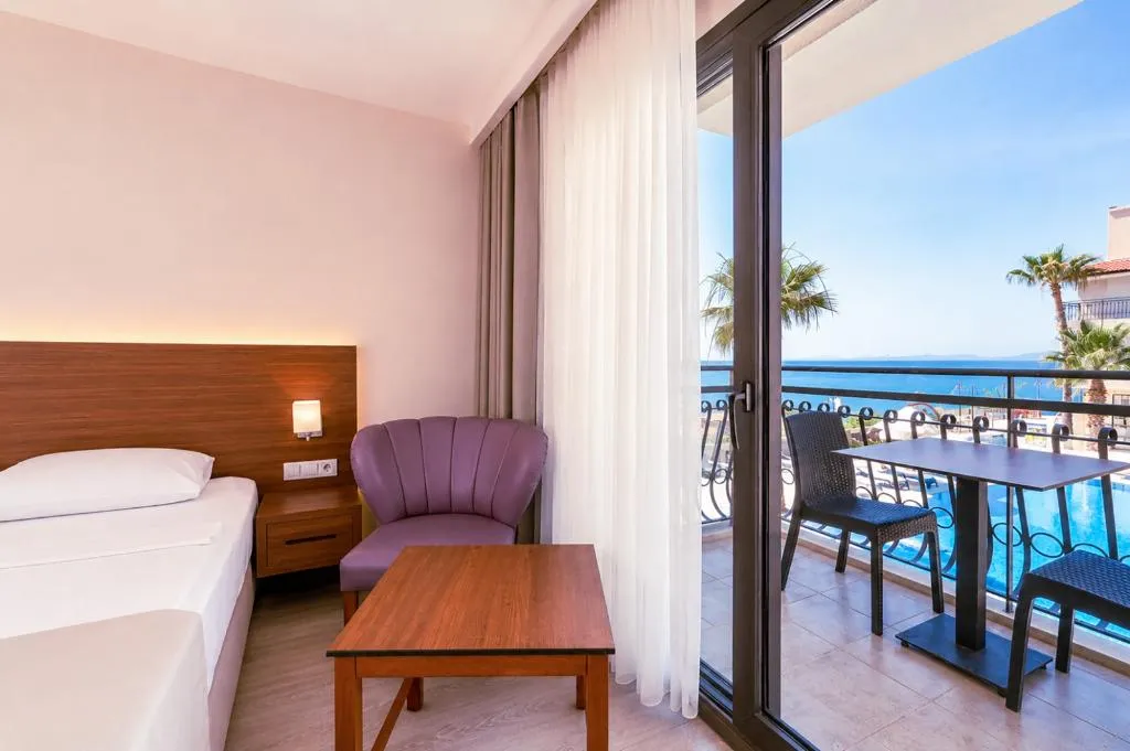 JUNIOR SUITE DELUXE SEA VIEW Room, Altamare By Luna Collection, Izmir