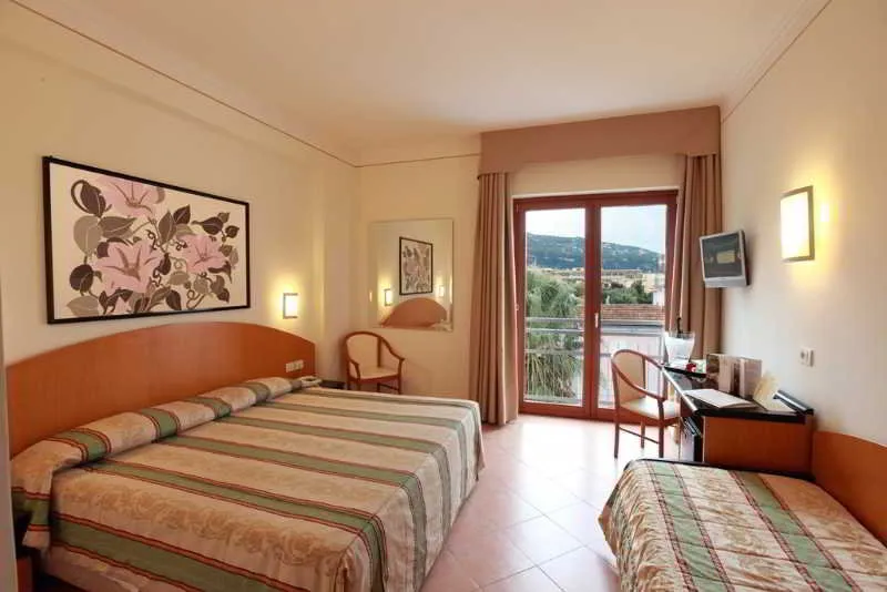 TRIPLE STANDARD Room, Caravel, Naples