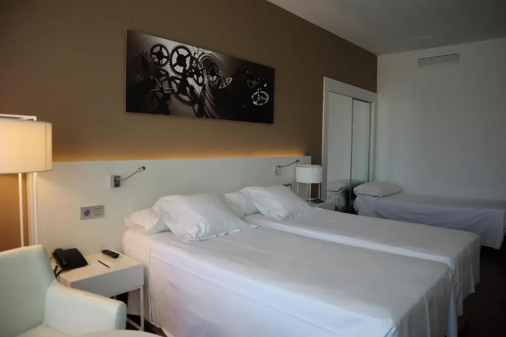 TRIPLE STANDARD Room, URH Ciutat de Mataró, Barcelona