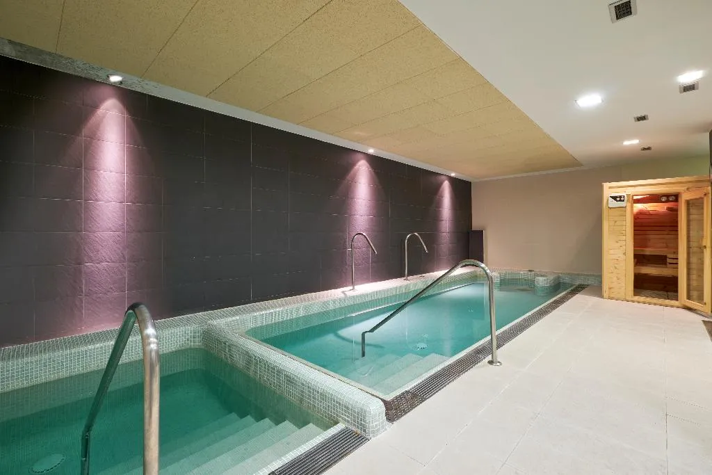 Pool, Hotel AR Isabel De Farnesio, Madrid