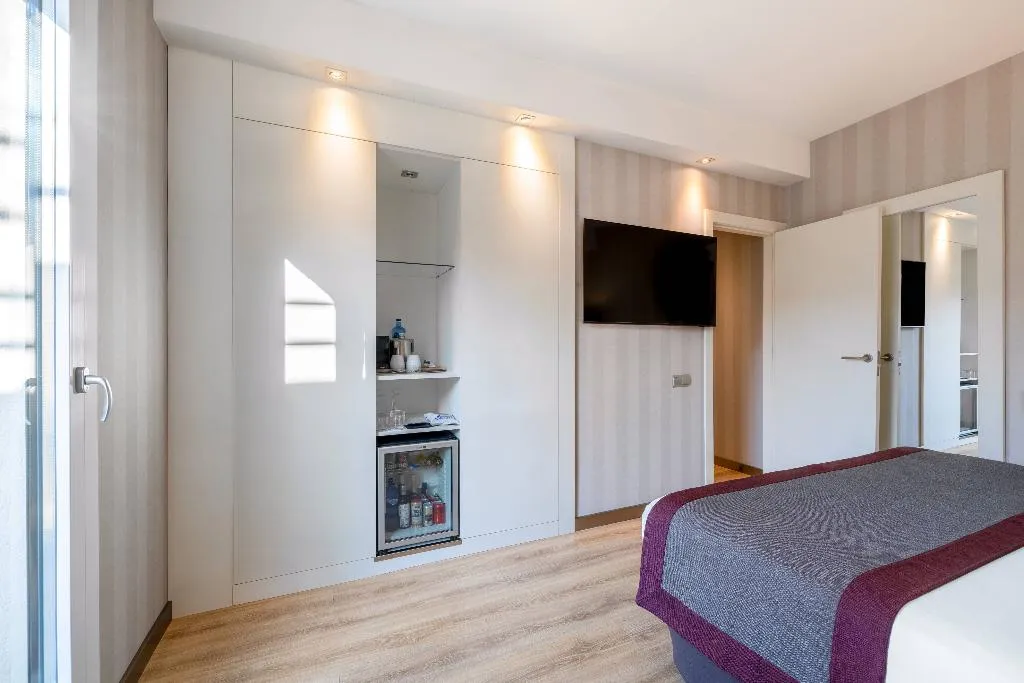 Double or Twin SUPERIOR WITH TERRACE Room, Catalonia Plaza Cataluña, Barcelona