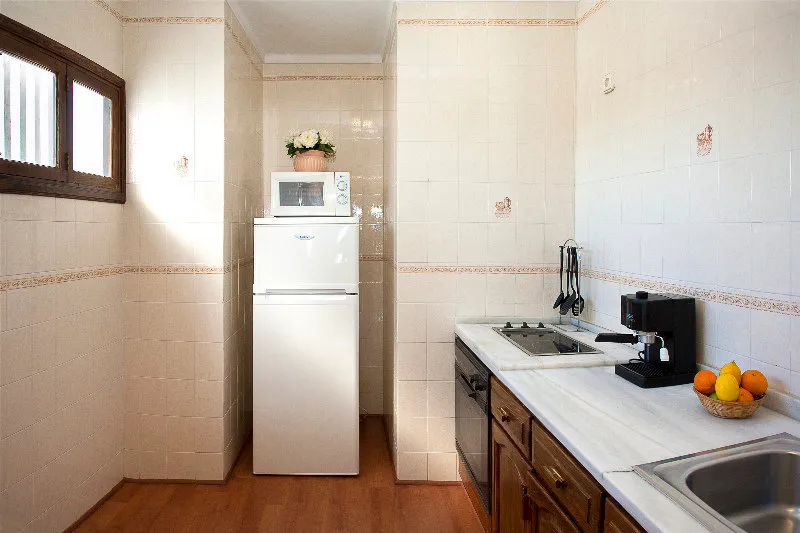 Room, Parot, Ibiza