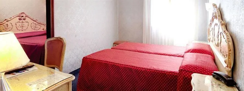QUADRUPLE STANDARD Room, Hotel Diana, Venice