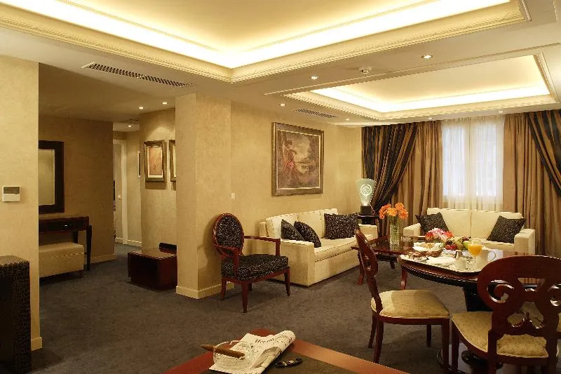 SUITE CAPACITY 3 ONE BEDROOM Room, Theoxenia House, Athens
