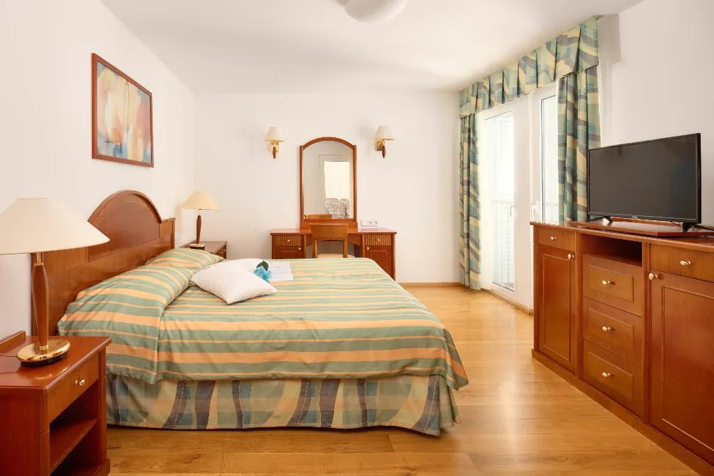 APARTMENT DELUXE CAPACITY 4 Room, Fontana Bayside Park, Split