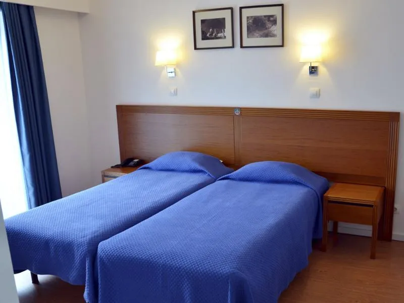 Double or Twin CAPACITY 3 Room, Joao Paulo II, Porto