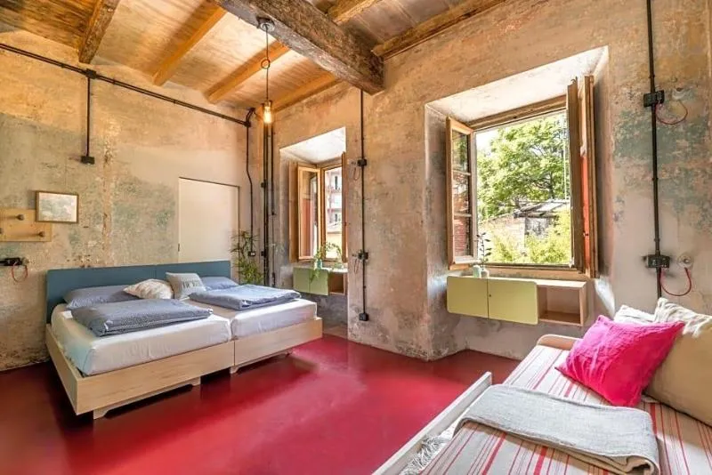 Lobby, Un Posto A Milano, Milan