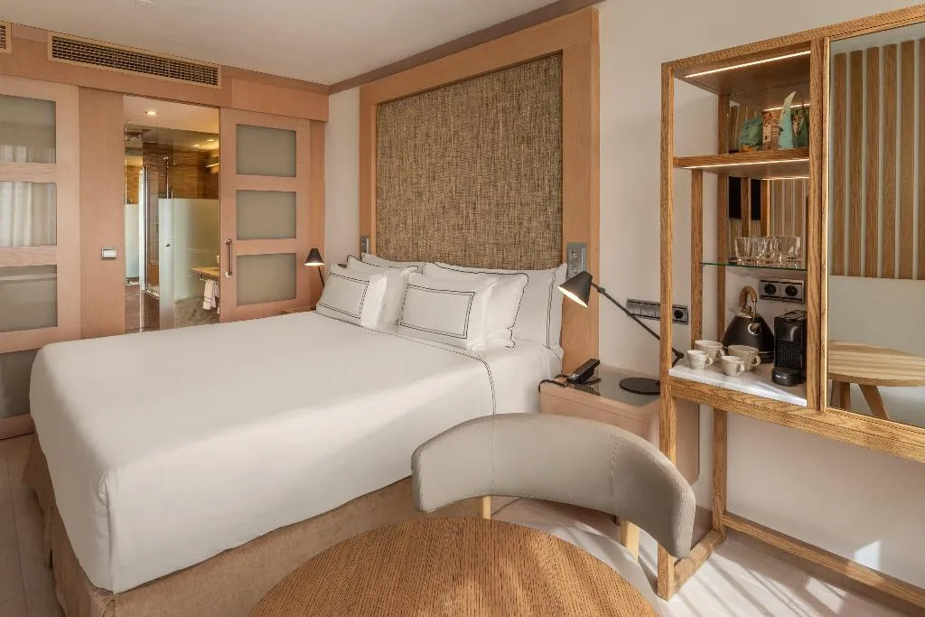 DOUBLE DELUXE Room, Melia Madrid Princesa, Madrid