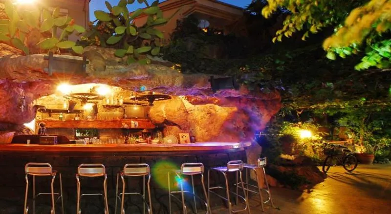 Bar, PasaHan Apart, Dalaman