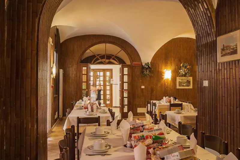 Restaurant, Tirreno, Rome
