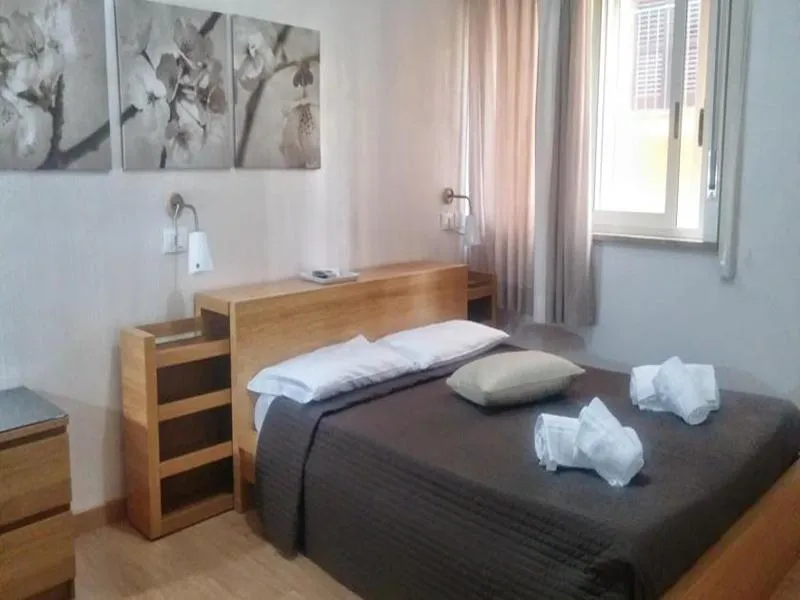 Room, Del Viale, Catania