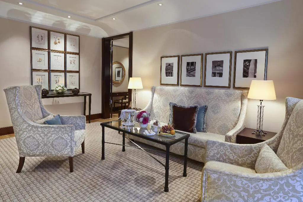 SUITE WITH VIEWS Room, Adlon Kempinski Berlin, Berlin