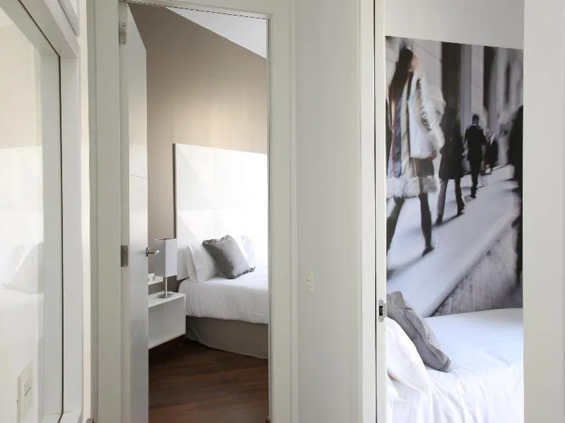 APARTMENT CAPACITY 4 TWO BEDROOMS Room, MH Apartments Suites, Barcelona