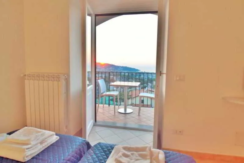 Room, Lemon Flat, Naples