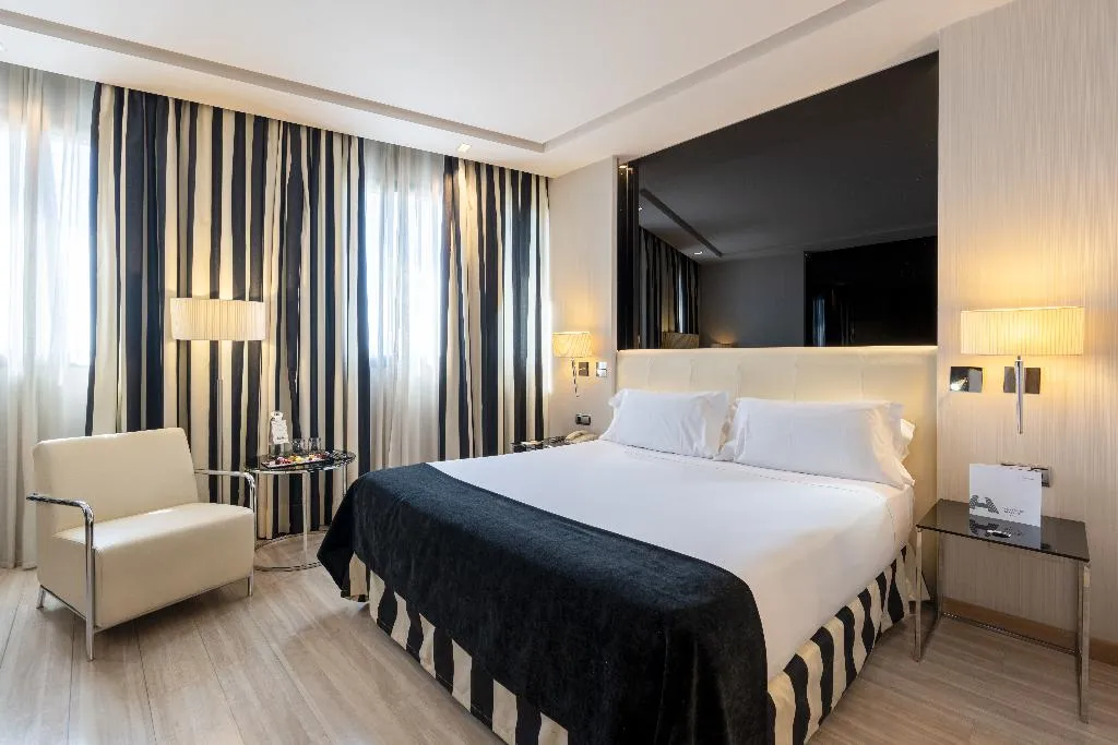 Room, Santos Maydrit Airport, Madrid