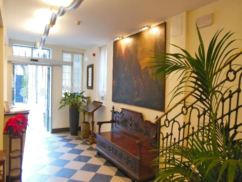 Lobby, Sant Antonin, Venice