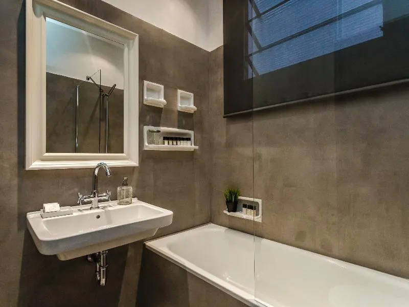 APARTMENT THREE BEDROOMS TWO BATHROOMS Room, Urban District, Barcelona