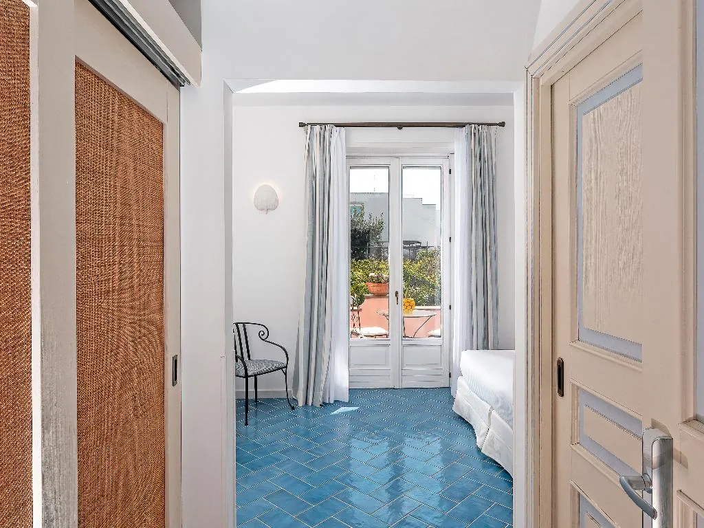 DOUBLE GARDEN VIEW WITH BALCONY Room, Casa Mariantonia, Naples