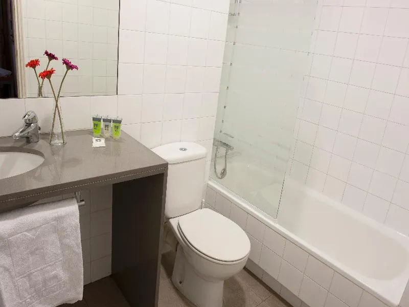APARTMENT CAPACITY 2 TWO BEDROOMS Room, MH Apartments Tetuan, Barcelona
